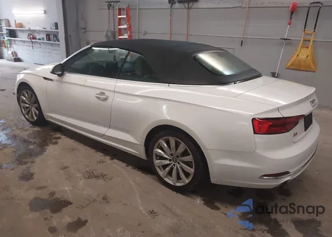 2018 Audi A5 2.0T Premium z USA, uszkodzony, nr VIN WAUWNGF56JN003624